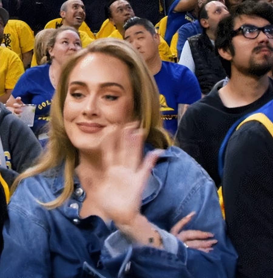 德甲传奇球星现身！球迷热情欢呼迎接他的归来的简单介绍