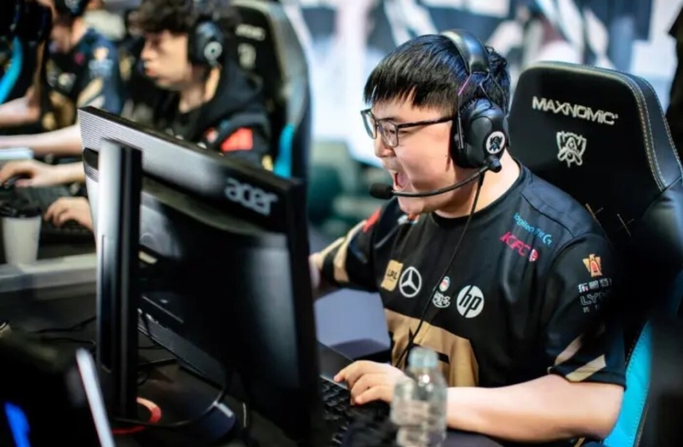 包含FNC轻取JDG，Uzi开启传奇时刻鏖战多局2025世界赛，让粉丝疯狂欢呼的词条