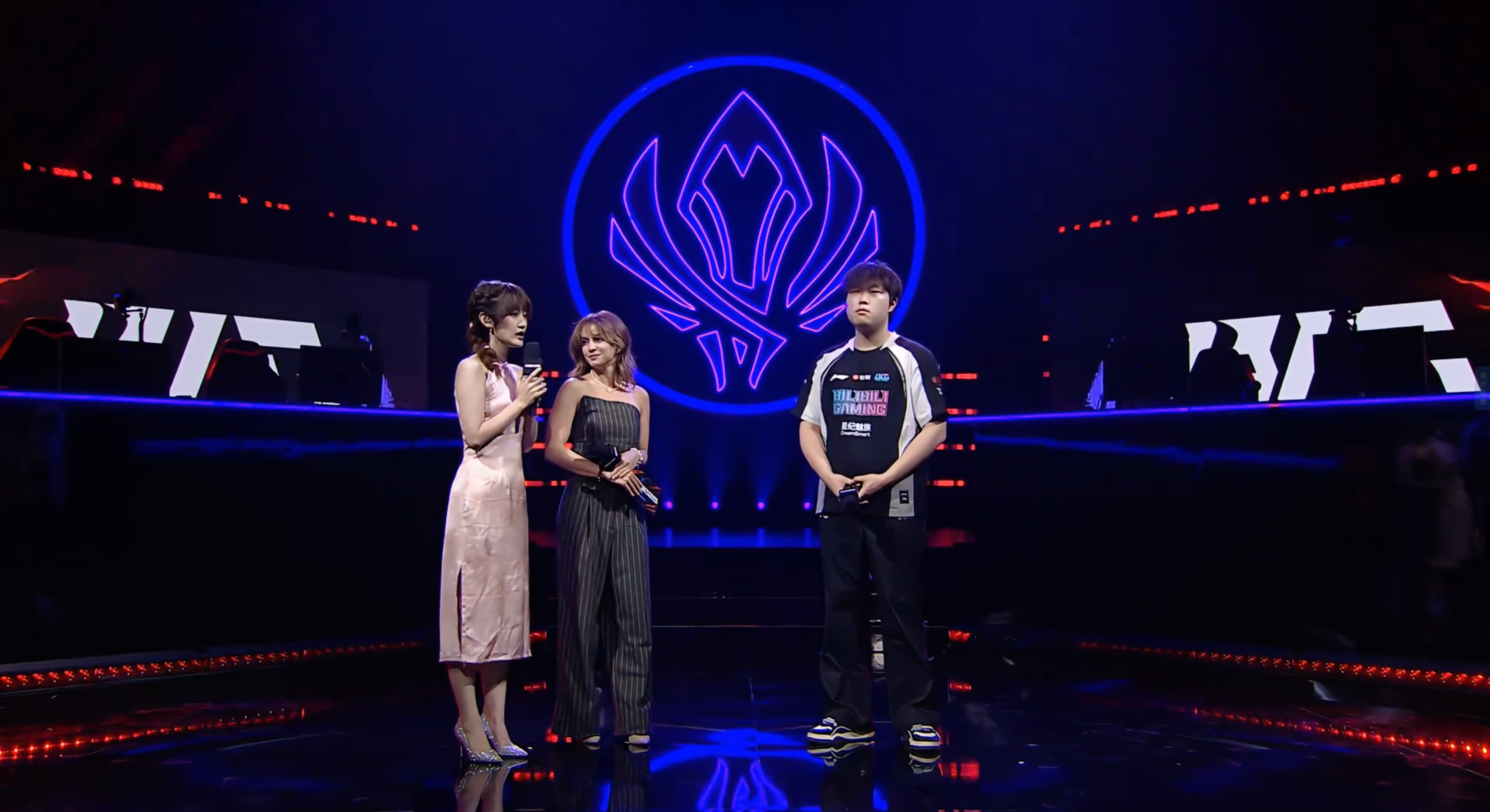 CLG险胜G2，JackeyLove极限生还后反打焦点之战小组赛，留下经典瞬间的简单介绍