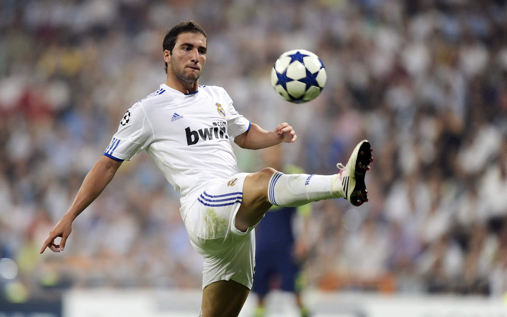 年度焦点之战之夜，德罗赞攻防两端统治，书写不朽传奇