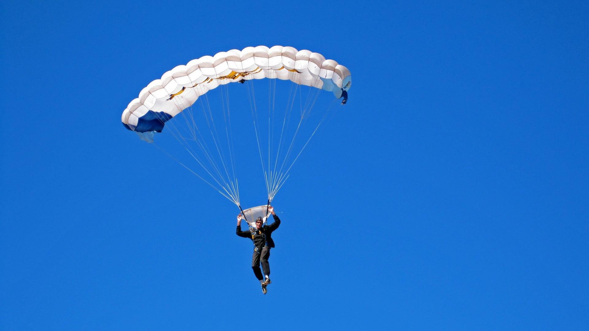 鹈鹕展翅力克马刺，赵继伟全能统治点燃全场